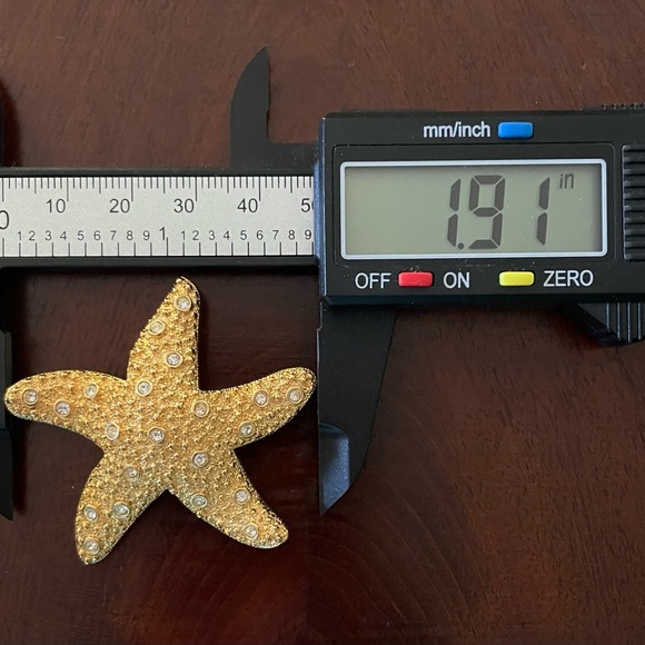 Vintage SAL Swarovski Crystal Starfish Brooch; Gold Tone, 1.9” - Picture 4 of 5